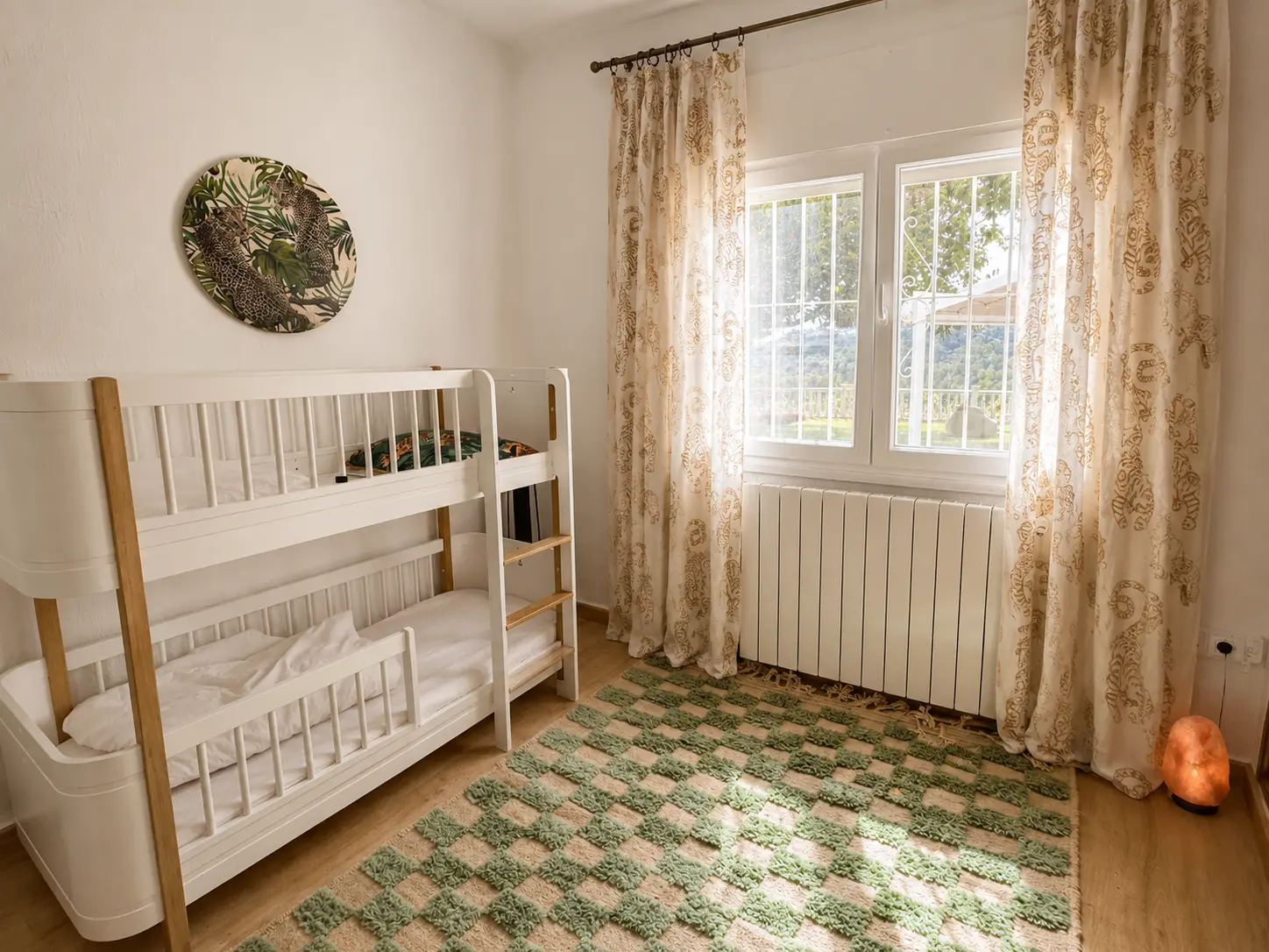 Children's bedroom with bunk beds at Villa Valeo