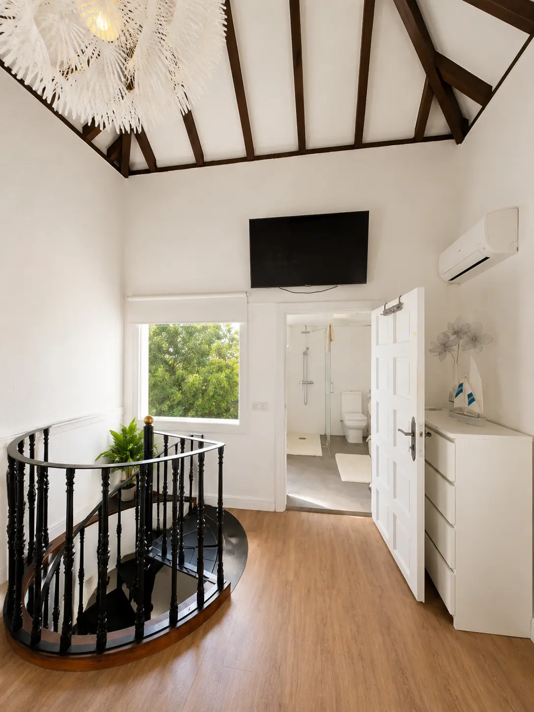 Upper landing with vaulted beamed ceiling and en-suite at Villa Valeo
